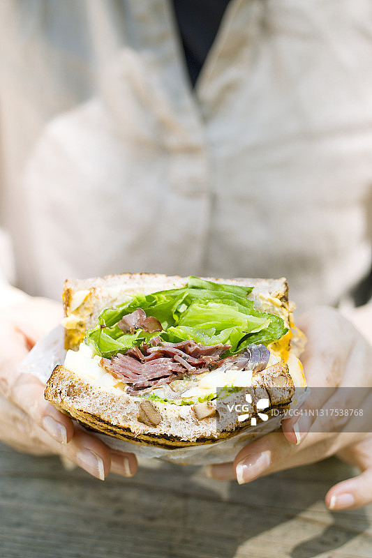 培根鸡蛋沙拉三明治图片素材