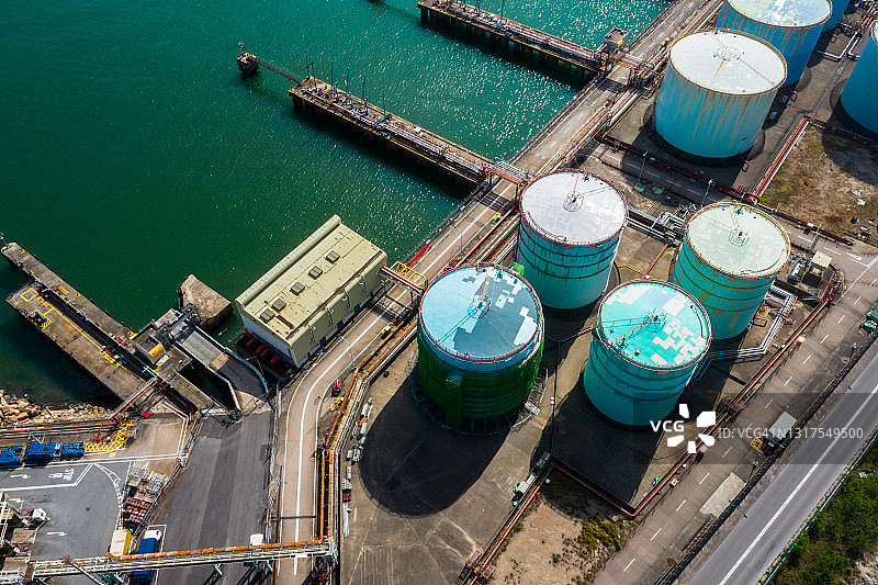 青衣岛的炼油厂和化工厂设备图片素材