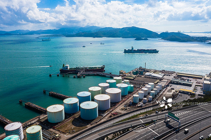 青衣工业港油轮卸货鸟瞰图图片素材
