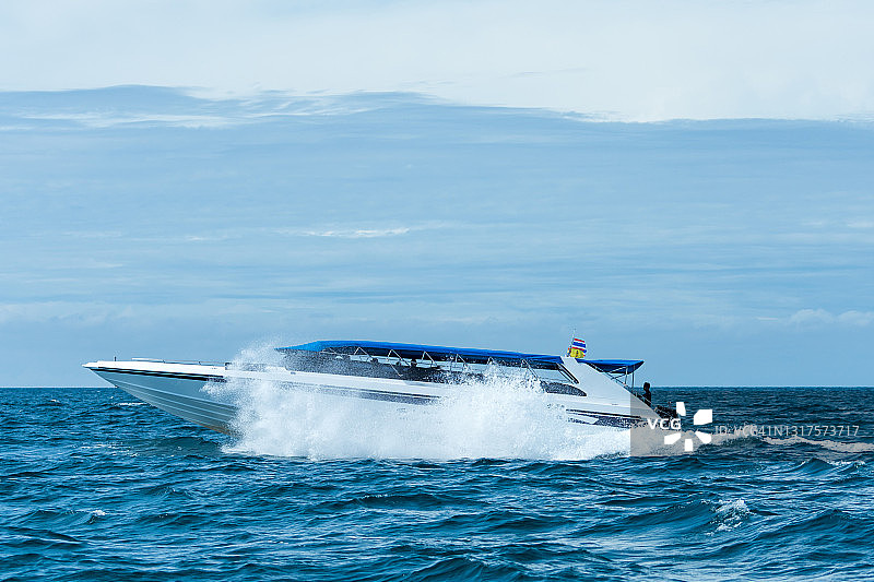 安达曼海上的快艇图片素材