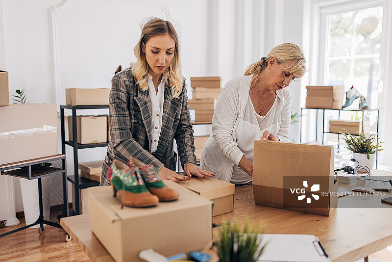 为顾客打包订单图片素材