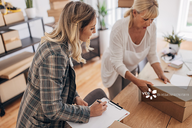 为顾客准备订单图片素材