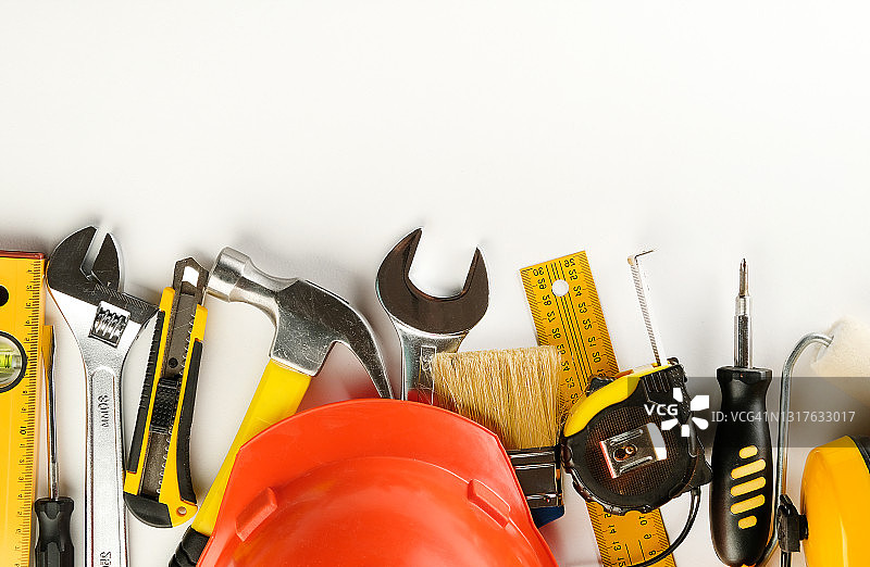 房屋建造或公寓维修工具白色背景上的工头工作场所家居和专业维修、商业和建筑行业主题图片素材