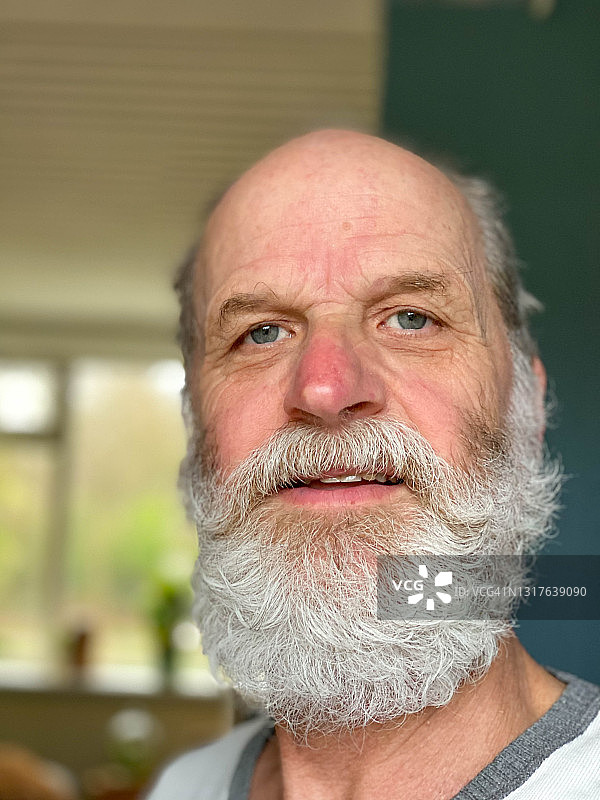 有灰色胡须的男人图片素材