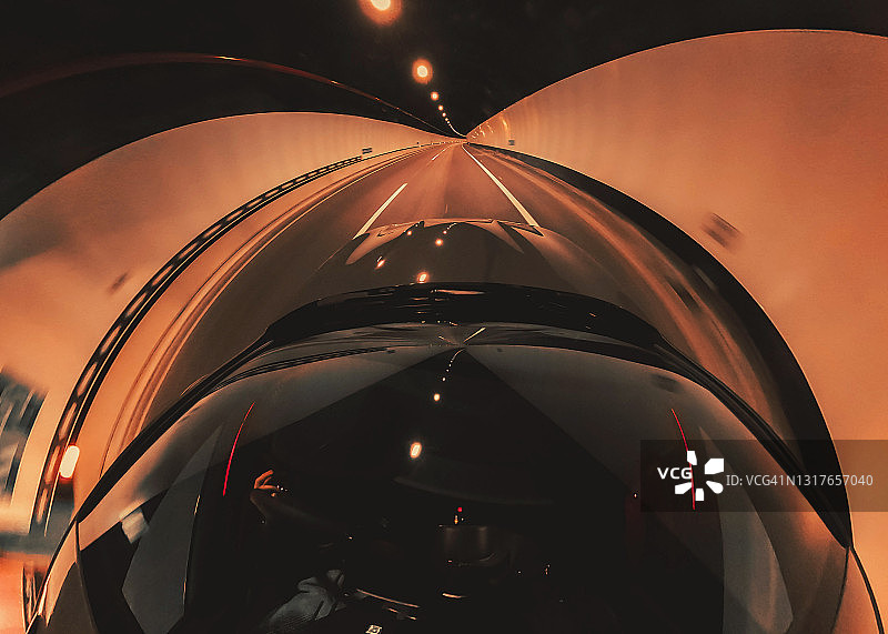 未来隧道中的汽车第一视角图片素材