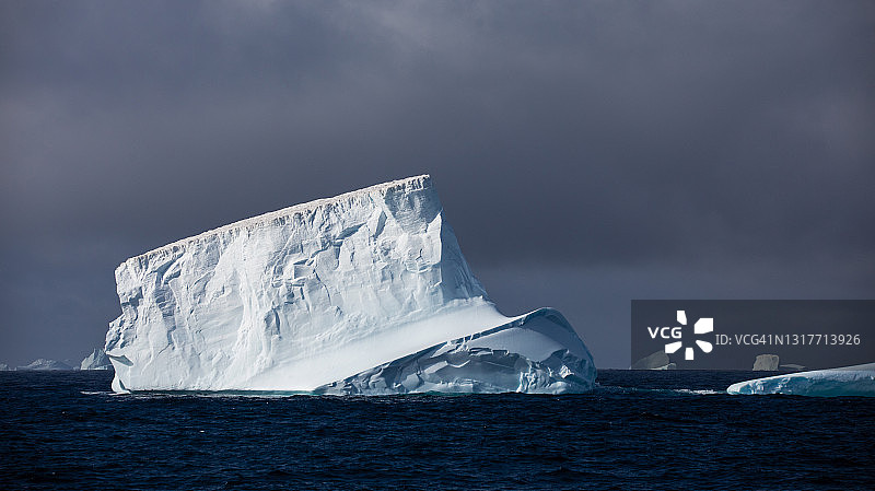 在南极的冰山图片素材