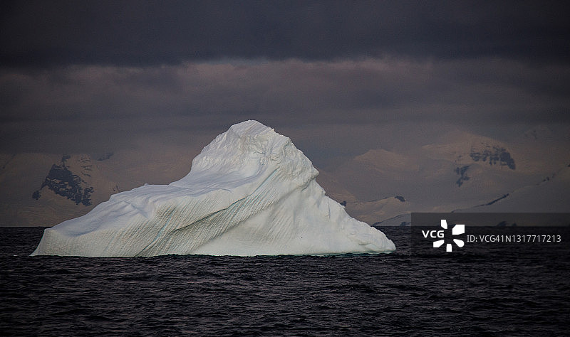 在南极的冰山图片素材