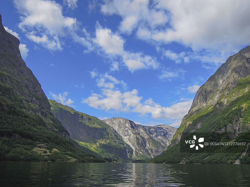 挪威纳柔依峡湾夏季美景图片素材