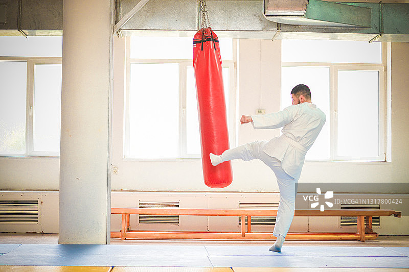 空手道踢腿武术图片素材