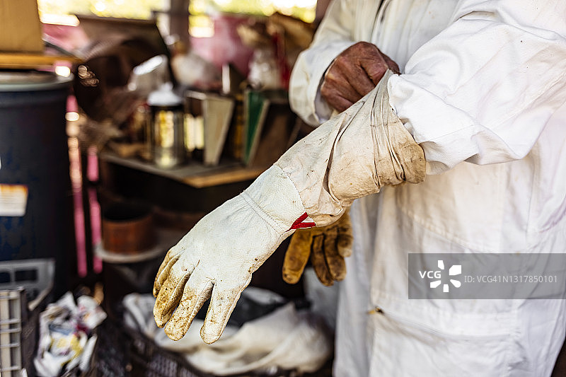 工人戴手套图片素材