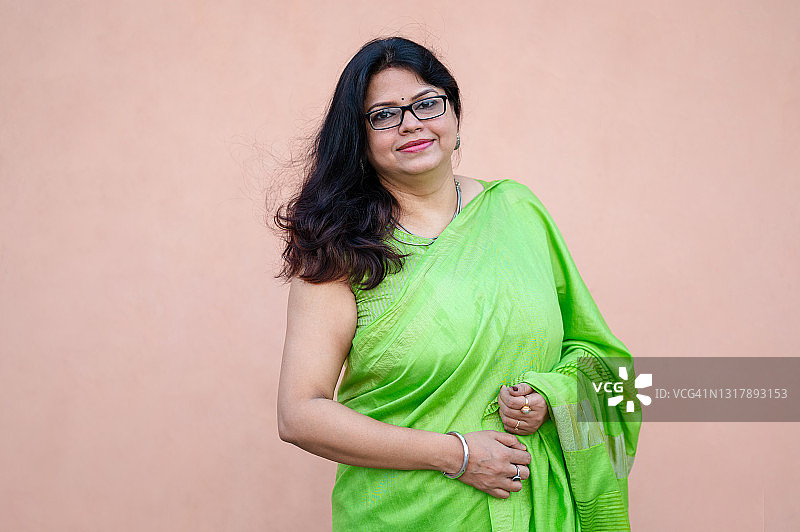 身着传统服装的印度妇女 портрет图片素材