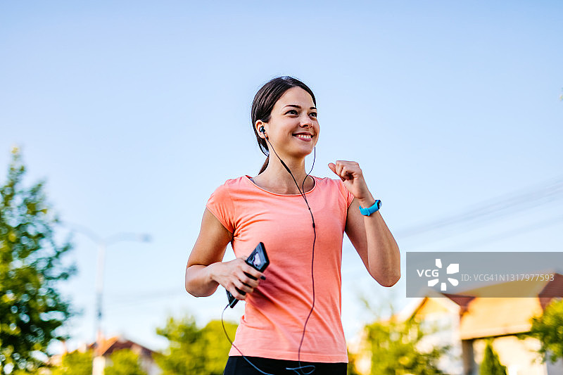 晨跑的女人图片素材