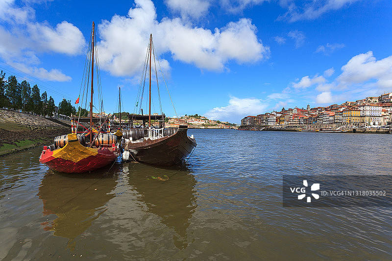 葡萄牙波尔图杜罗河日落城市全景图片素材