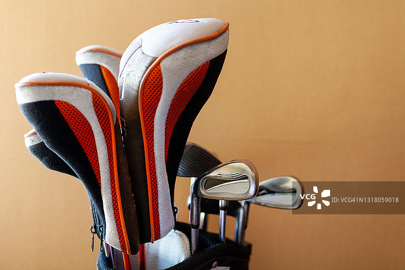 带套的高尔夫球杆包图片素材