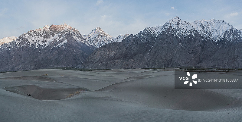 巴基斯坦北部卡特帕纳沙漠的风景图片素材