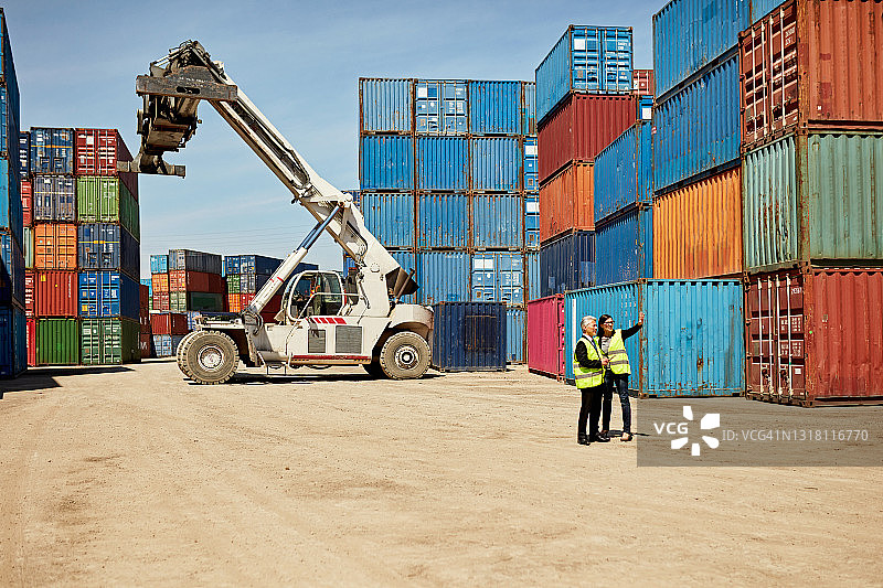 内陆港口的户外配送主管图片素材