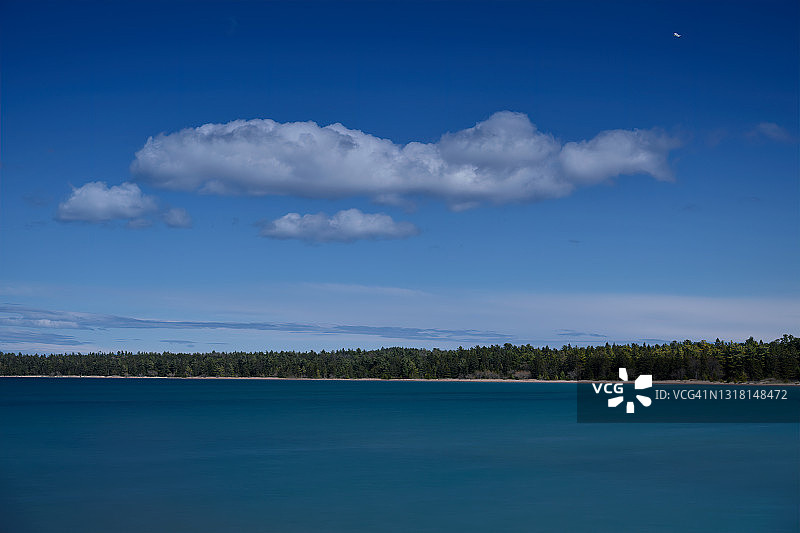 密歇根湖沿岸的云彩图片素材