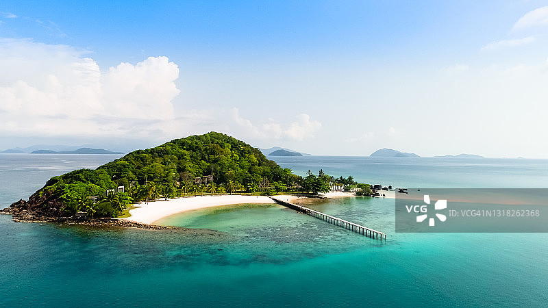 岛屿和蓝色大海的航拍海景图片素材