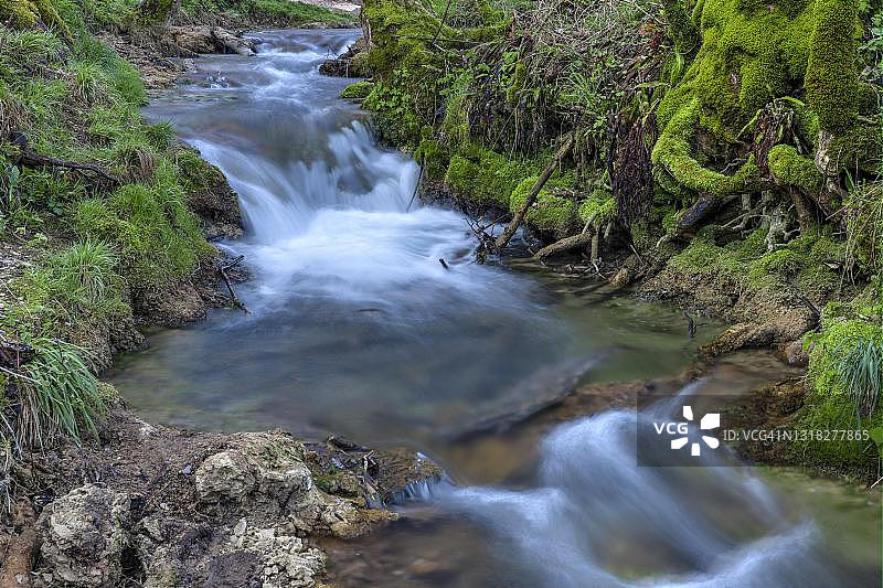 乌拉赫瀑布-布吕尔巴赫溪流（德国巴登-符腾堡州巴特乌拉赫附近）图片素材