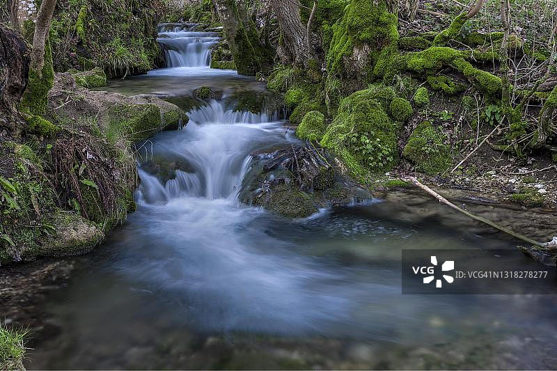 乌拉赫瀑布-布吕尔巴赫溪流（德国巴登-符腾堡州巴特乌拉赫附近）图片素材