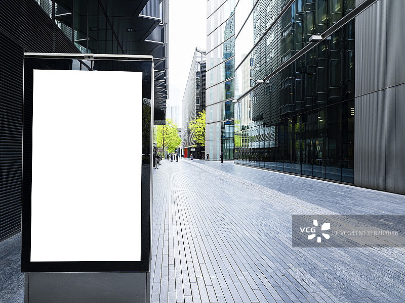 伦敦街道与空白电子广告牌图片素材