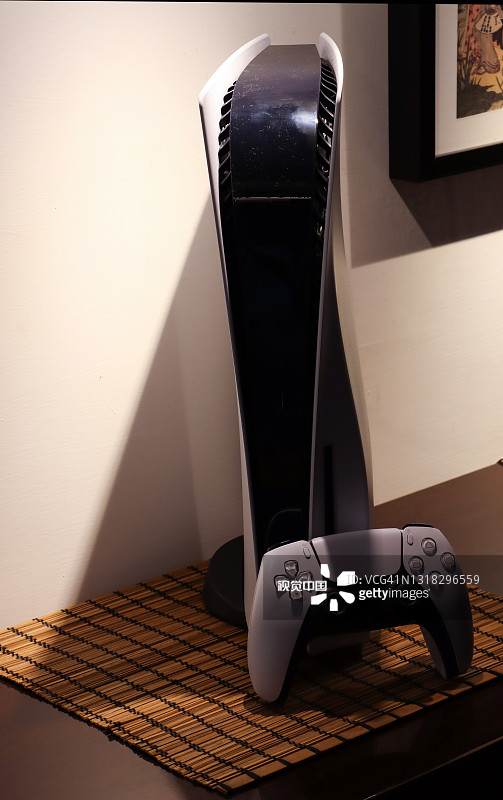 索尼Playstation 5与DualSense控制器图片素材