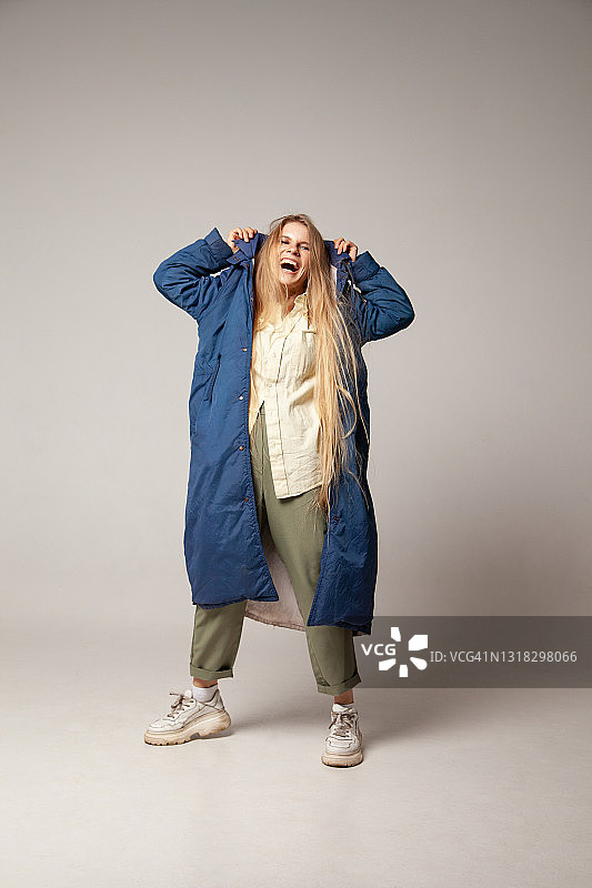 快乐的时尚女性模特图片素材