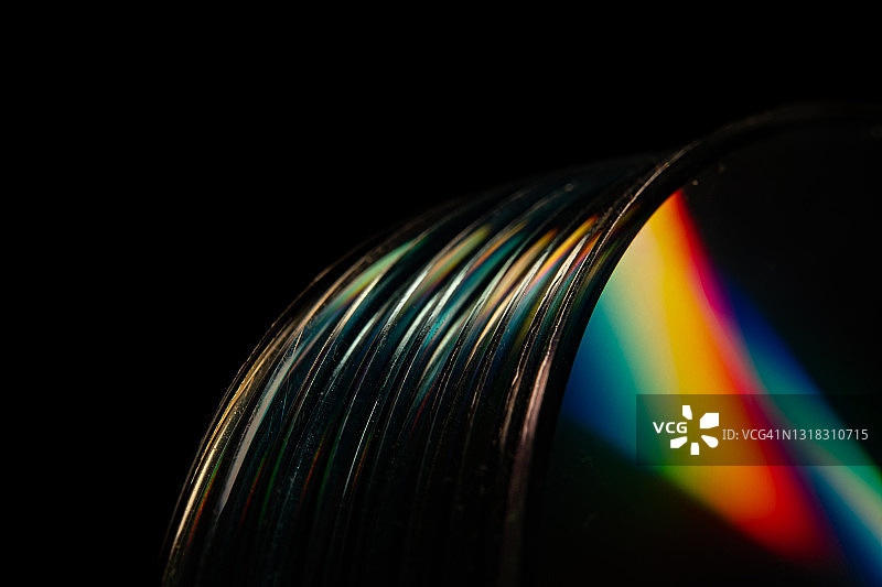 黑色背景上的CD图片素材