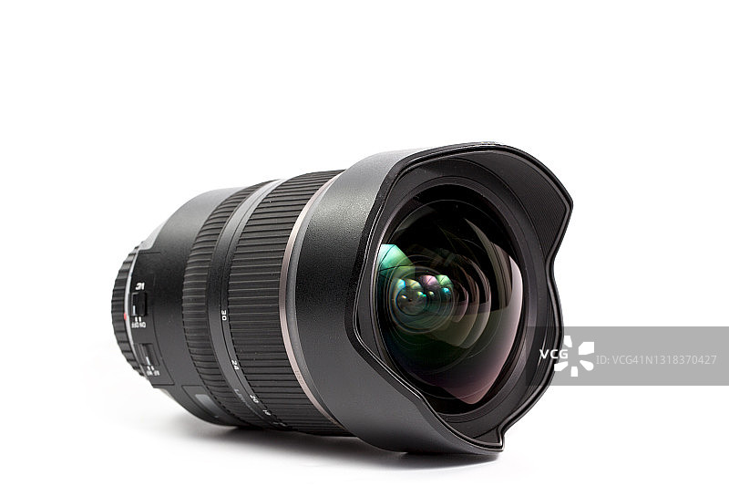 白色背景上的相机镜头特写图片素材