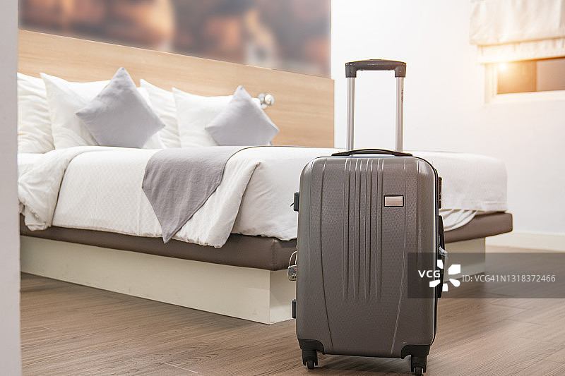 酒店房间里的行李图片素材