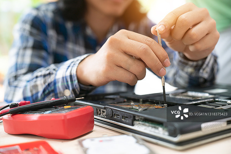 计算机维修概念特写：硬件图片素材