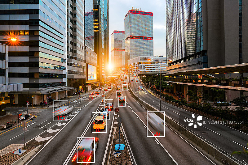 机器学习分析识别车辆技术，人工智能概念。软件界面分析和识别城市中的汽车车辆。图片素材