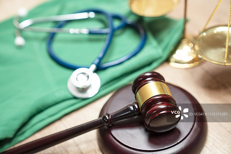 法槌和听诊器：医疗事故法律定义及常见医疗差错图片素材