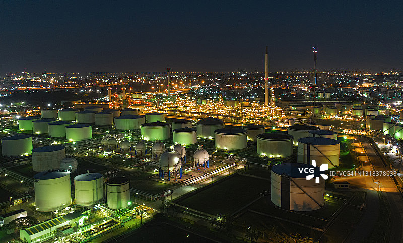 炼油厂夜景航拍图片素材