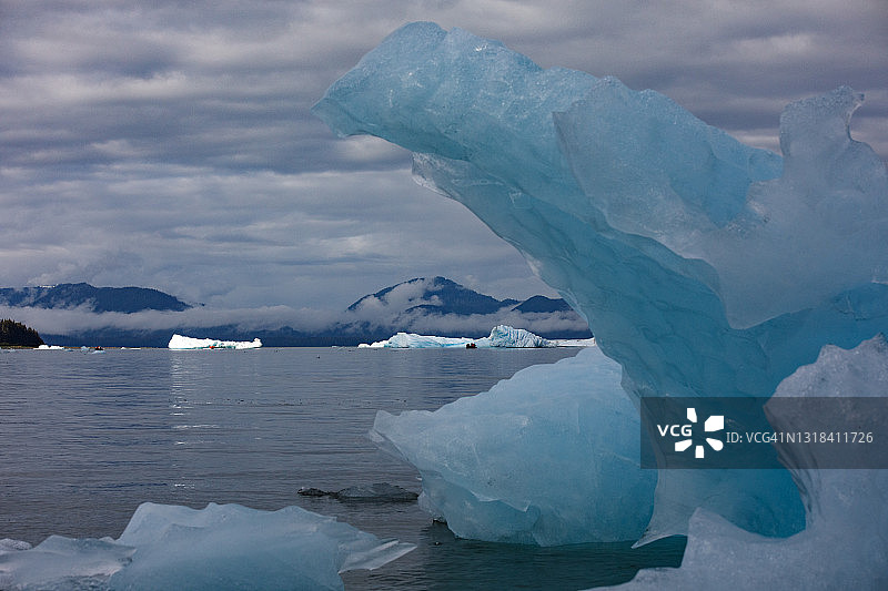 阿拉斯加东南部的蓝色冰山图片素材
