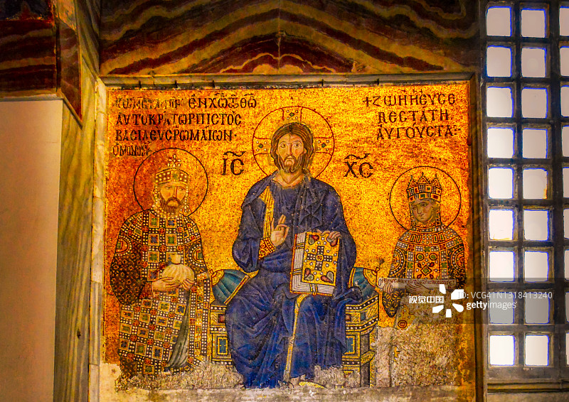 土耳其伊斯坦布尔圣索菲亚大教堂的天花板马赛克装饰图片素材