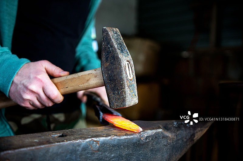 锻造炽热的铁图片素材