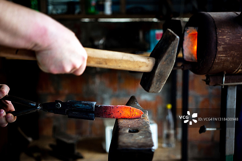 锻造炽热的铁图片素材