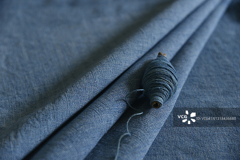 泰式丝绸面料图案背景与泰国花环图片素材