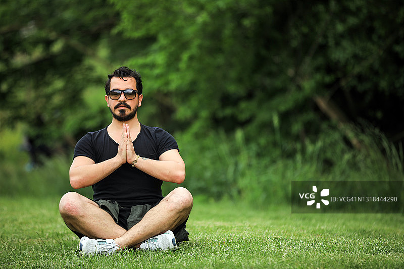 瑜伽，冥想与积极生活，健康生活方式图片素材