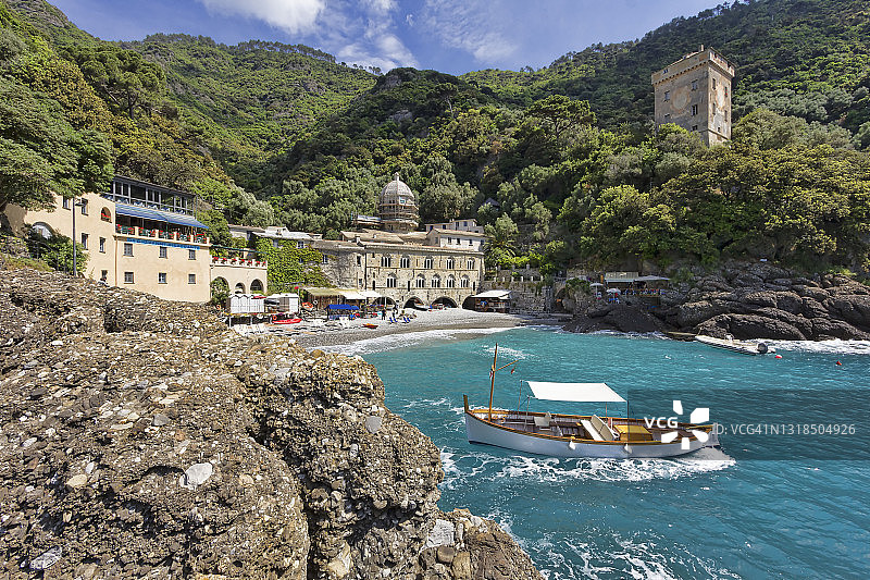 波托菲诺附近的古老圣弗鲁图索本笃会修道院图片素材