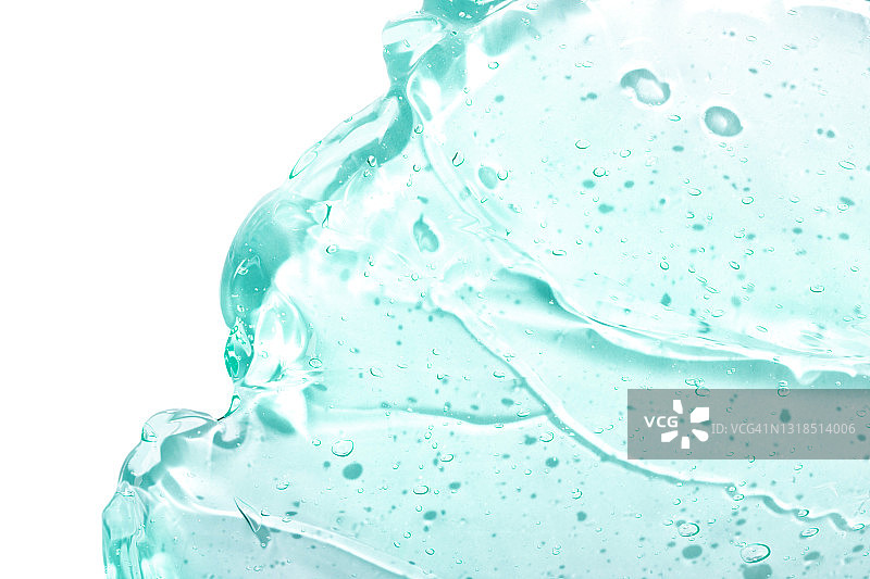 白色背景上用于面部的透明蓝色液体精华，水润透明质酸抗菌气泡凝胶化妆护肤品图片素材