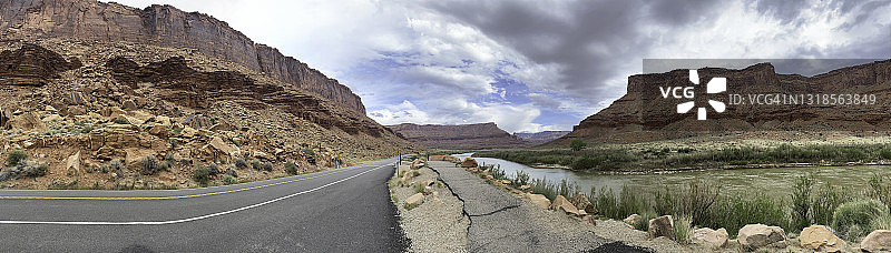 128号公路沿线的科罗拉多河与摩押的壮丽景色图片素材
