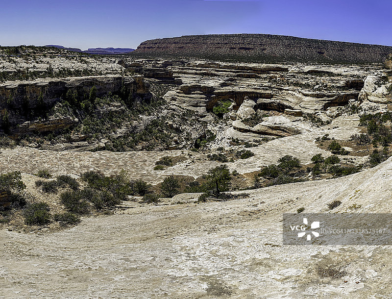 俯瞰锡帕普桥的自然桥国家纪念碑图片素材