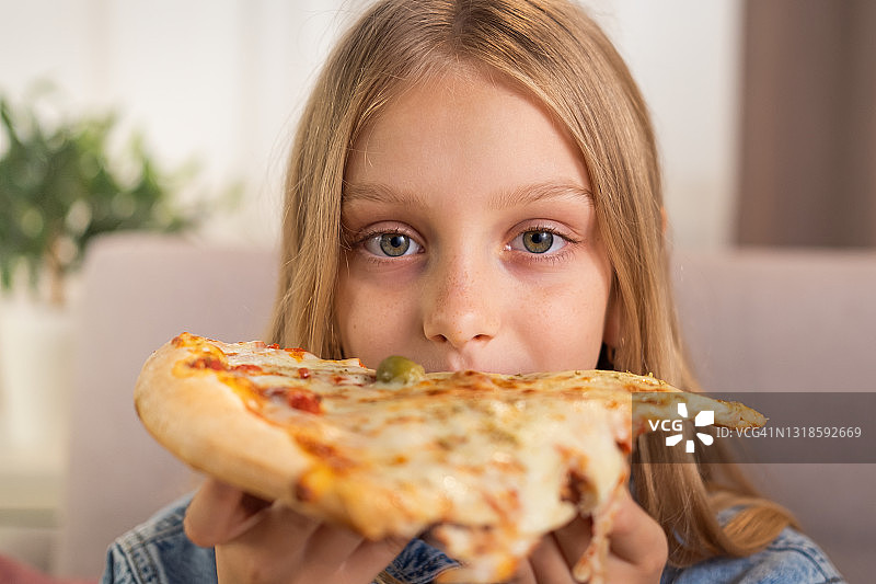 吃披萨图片素材