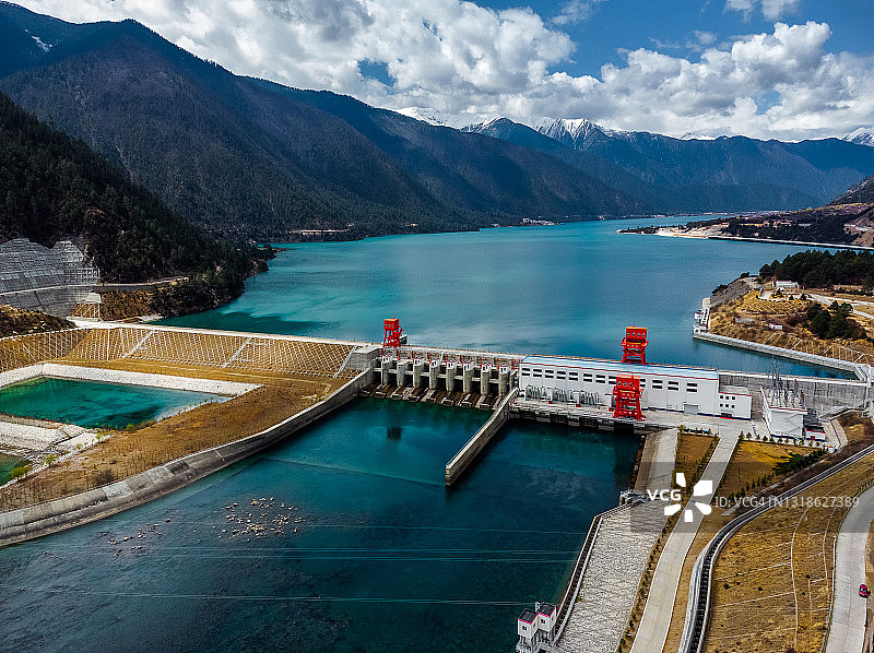 中国西藏自治区林芝水电站鸟瞰图图片素材