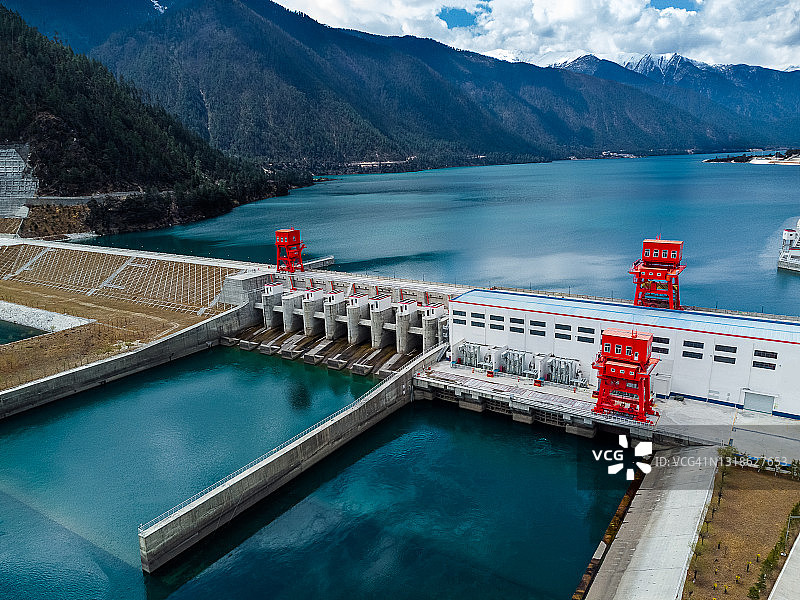 中国西藏自治区林芝水电站鸟瞰图图片素材