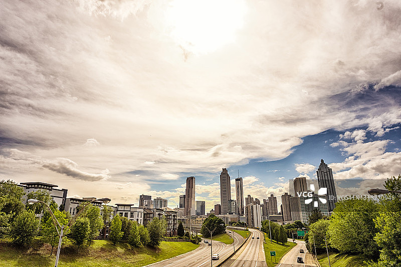阳光明媚的亚特兰大城市天际线图片素材