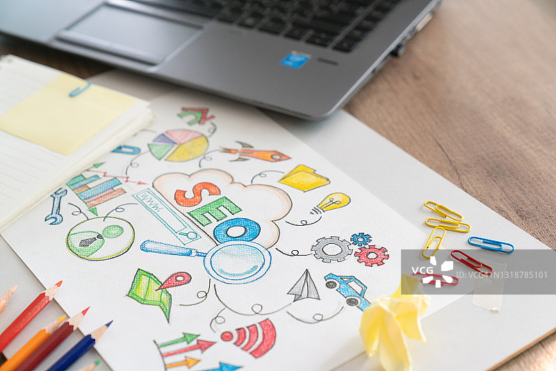 关于SEO的笔记本和注释图片素材