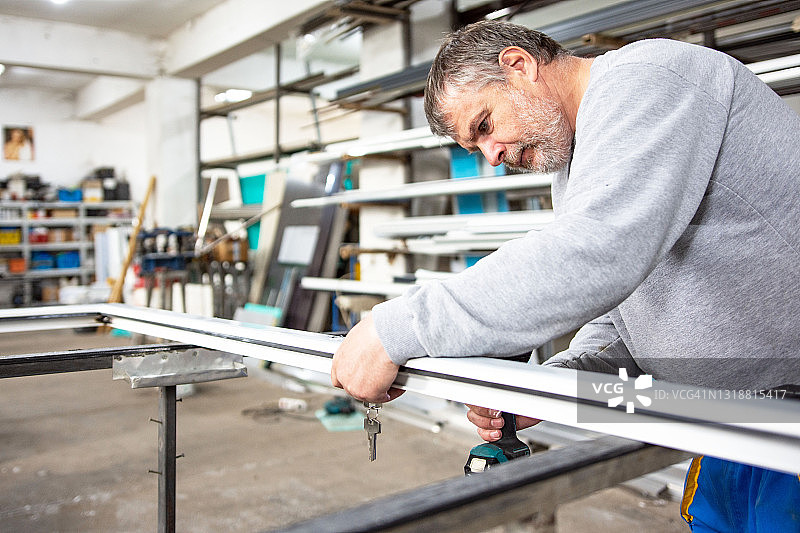 制造PVC门窗的工厂内部图片素材